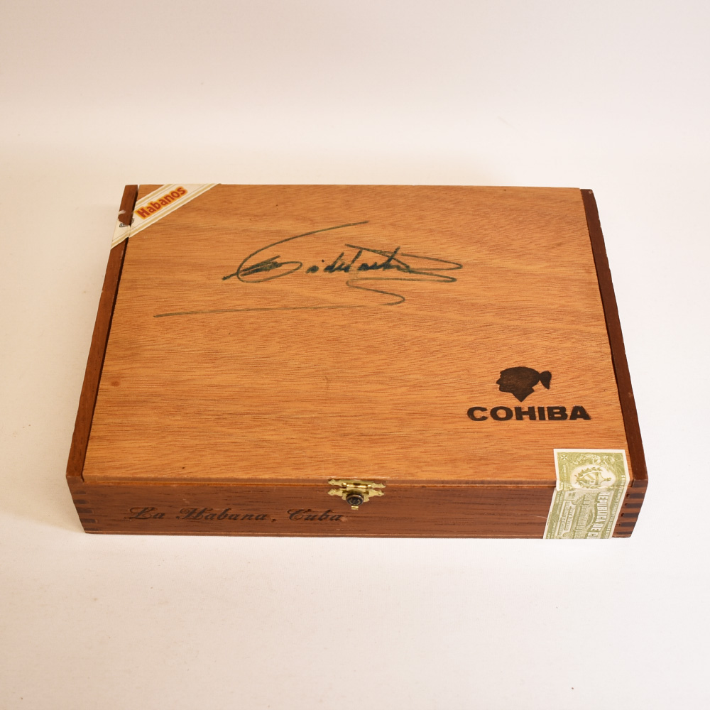 Sold at Auction: Cohiba Zigarren Vintage Box, 25 Esplendidos , Hecho a  Mano, Dominican Republic, Box Original verschlossen mit Siegel