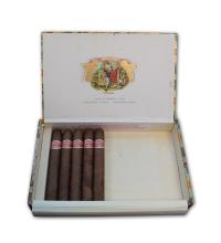 Lot 121 - Romeo y Julieta Petit Coronas