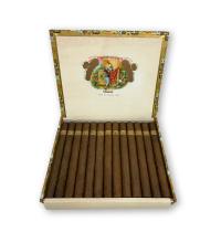 Lot 13 - Romeo y Julieta Churchills 