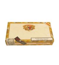 Lot 164 - Romeo y Julieta Short Churchills