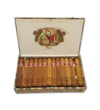 Lot 170 - Romeo y Julieta Coronitas en Cedro 