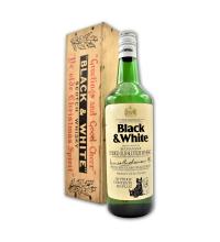 Lot 257 - Black & White Buchanans Choice In Wooden Presentation Box 1970&#39s