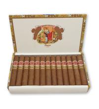 Lot 290 - Romeo y Julieta Short Churchills 