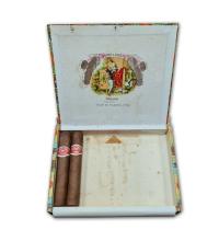 Lot 30 - Romeo y Julieta Tres Petit Coronas