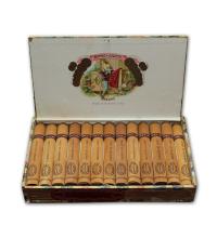 Lot 326 - Romeo y Julieta Coronitas en Cedro