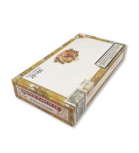 Lot 415 - Romeo y Julieta Short Churchills 