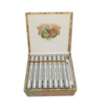 Lot 418 - Romeo y Julieta Churchills 