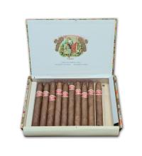 Lot 51 - Romeo y Julieta Petit Coronas  