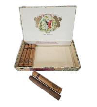 Lot 636 - Romeo y Julieta Coronitas en Cedro