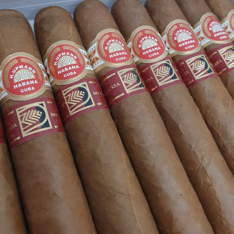 Lot 100 - H. Upmann Royal Robustos
