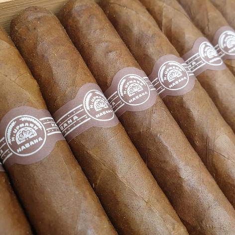 Lot 101 - H. Upmann Sir Winston