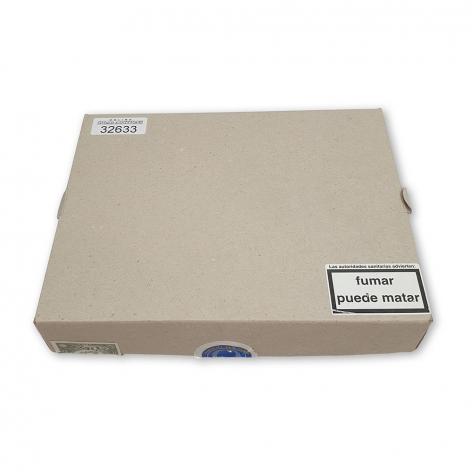 Lot 101 - H. Upmann Sir Winston