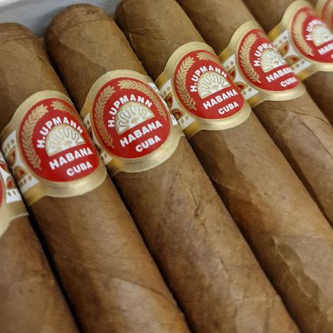 Lot 101 - H. Upmann Half Corona