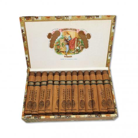 Lot 102 - Romeo y Julieta Cedros de Luxe No.3