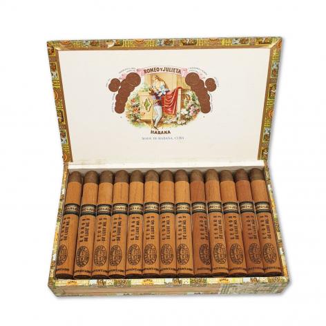 Lot 104 - Romeo y Julieta Cedros de Luxe No.3