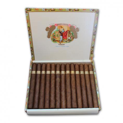 Lot 105 - Romeo y Julieta Churchills    