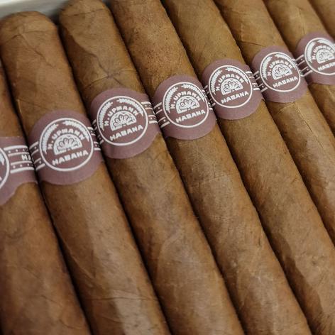 Lot 105 - H. Upmann Petit Upmann
