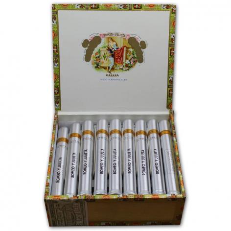 Lot 105 - Romeo y Julieta Churchills