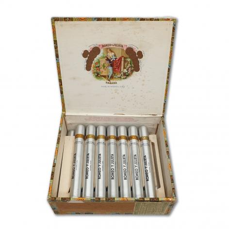 Lot 106 - Romeo y Julieta Churchills