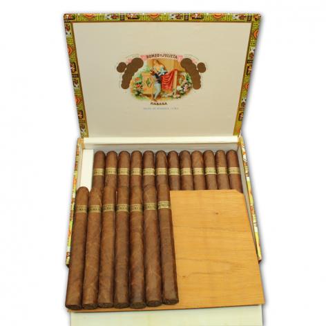 Lot 107 - Romeo y Julieta Churchills