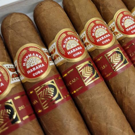 Lot 107 - H. Upmann Royal Robustos