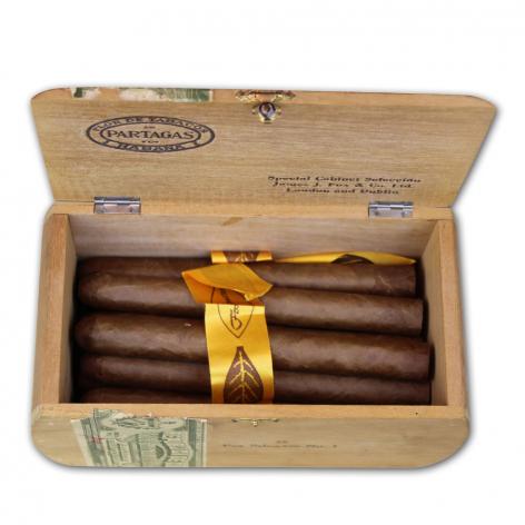 Lot 107 - Partagas Fox Seleccion No.1