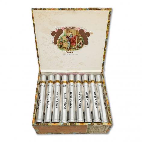 Lot 108 - Romeo y Julieta Churchills 