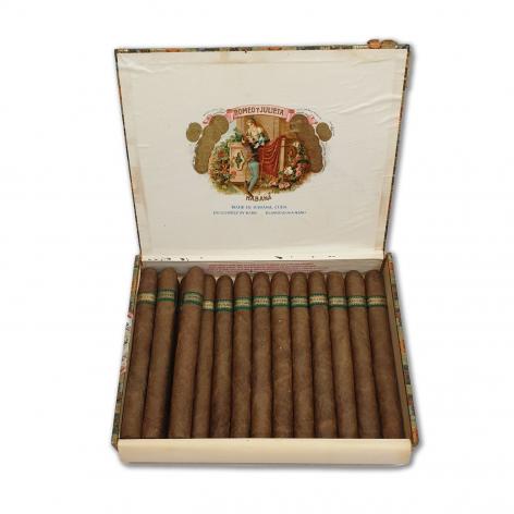 Lot 109 - Romeo y Julieta Coronas Extra Largas 