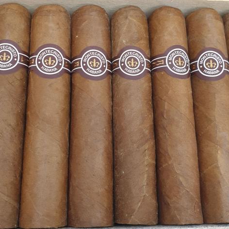 Lot 109 - Montecristo Petit Edmundo