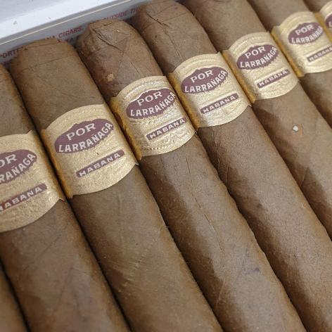 Lot 10 - Por Larranaga Small Coronas 