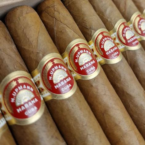 Lot 110 - H. Upmann Sir Winston