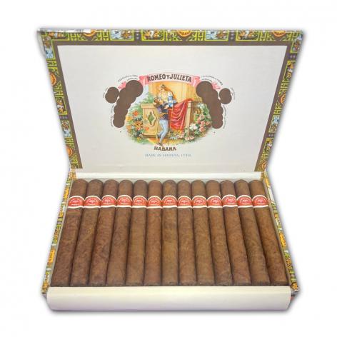 Lot 112 - Romeo y Julieta Petit Coronas