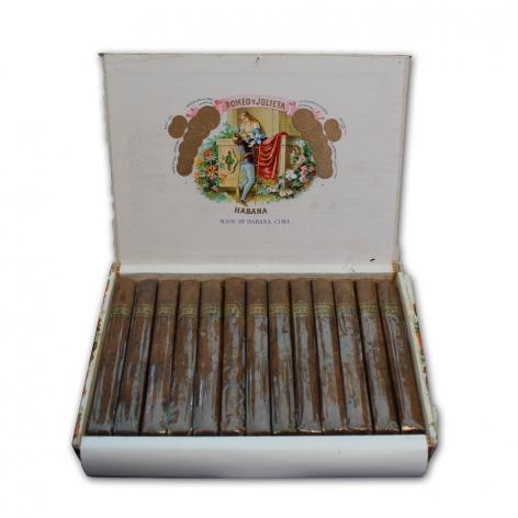 Lot 113 - Romeo y Julieta Coronitas