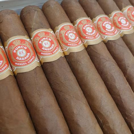 Lot 11 - Punch Coronas 