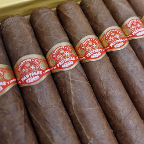 Lot 11 - Partagas Churchill de Luxe