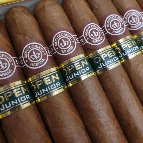 Lot 120 - Montecristo Junior