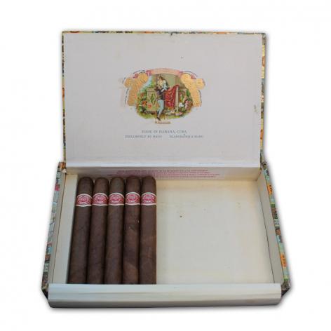 Lot 121 - Romeo y Julieta Petit Coronas