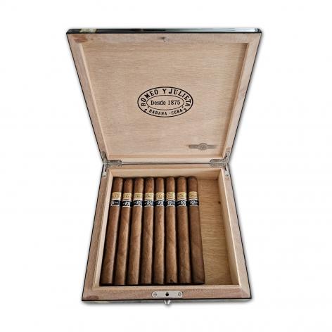 Lot 121 - Romeo y Julieta Churchills Reserva