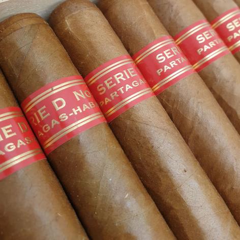 Lot 121 - Partagas Serie D No.4 