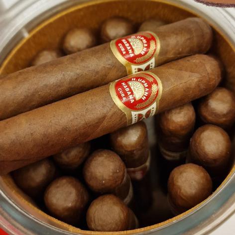 Lot 12 - H. Upmann Noellas