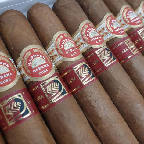 Lot 131 - H. Upmann Royal Robustos