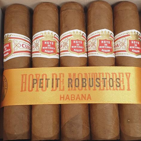 Lot 131 - Hoyo De Monterrey Petit Robustos