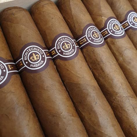 Lot 135 - Montecristo Petit Edmundo