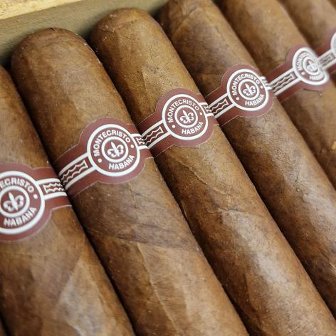 Lot 135 - Montecristo Petit Edmundo