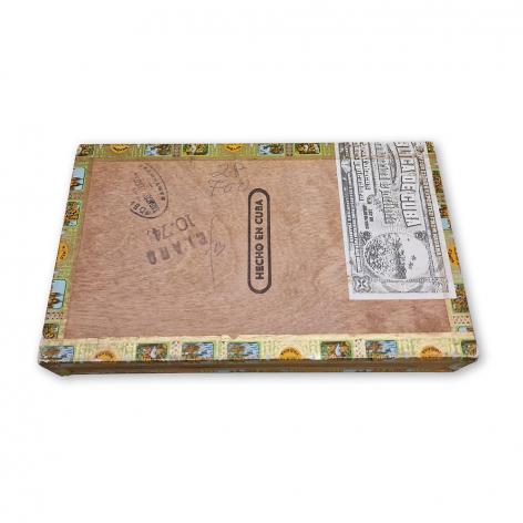 Lot 135 - Romeo y Julieta Coronitas en cedro