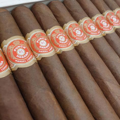 Lot 136 - Punch Coronas 