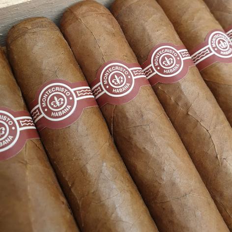 Lot 136 - Montecristo Petit Edmundo