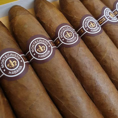 Lot 137 - Montecristo Petit No. 2