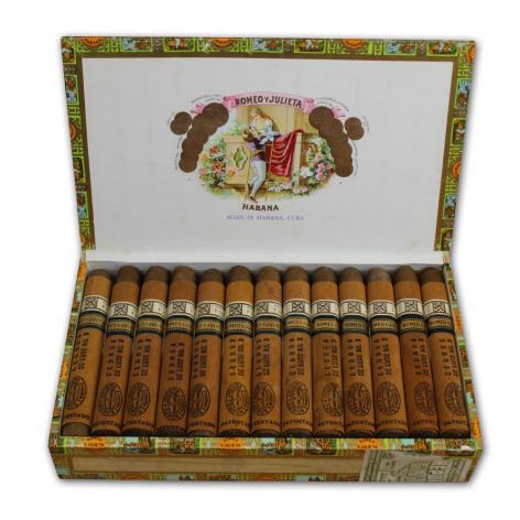 Lot 138 - Romeo y Julieta Cedros No.3