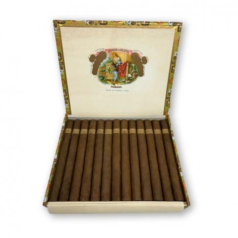 Lot 13 - Romeo y Julieta Churchills 